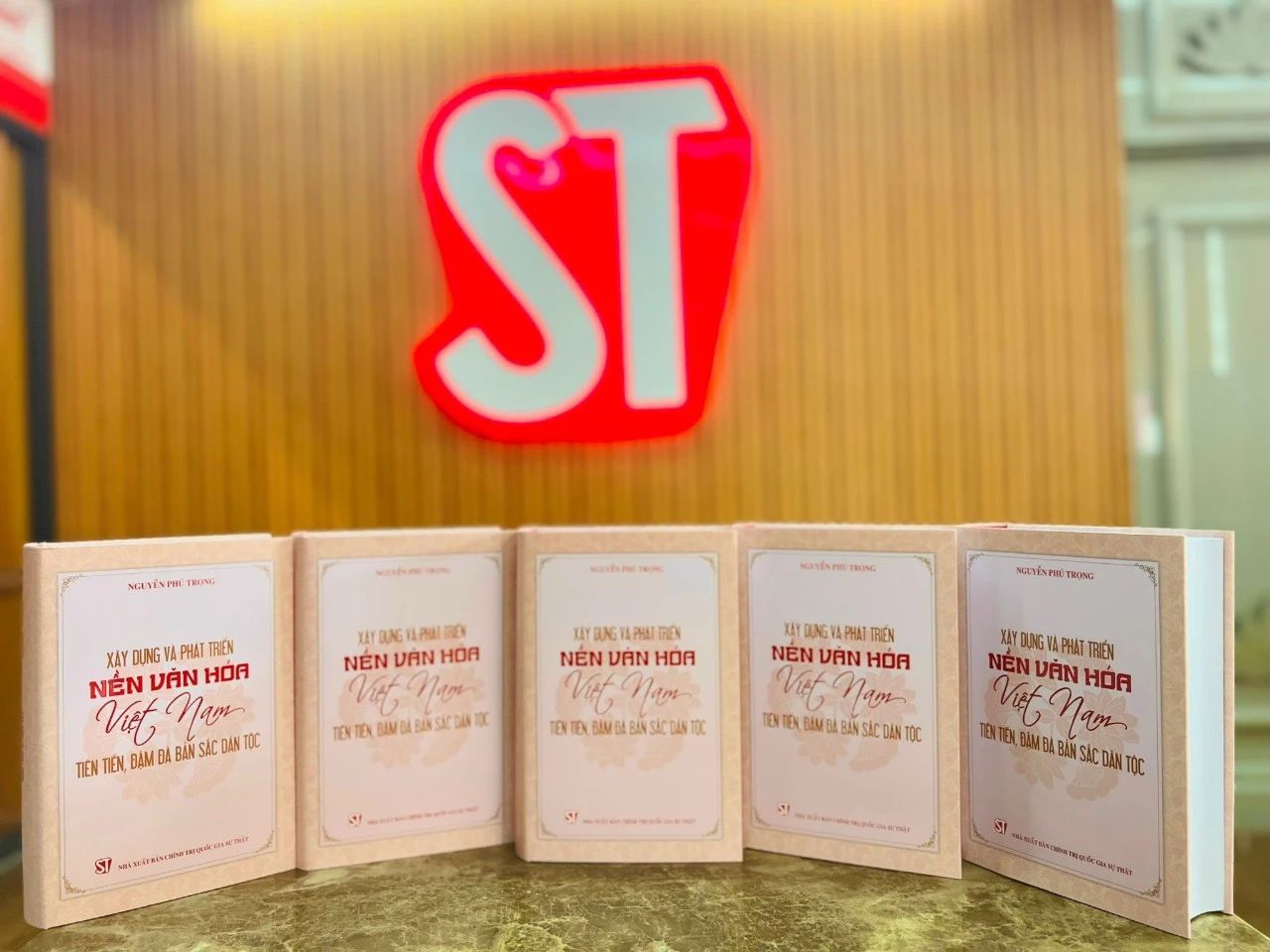 Cuốn sách của tư duy, tầm nhìn và sự tâm huyết với sự nghiệp xây dựng và phát triển nền văn hóa, con người Việt Nam ảnh 3