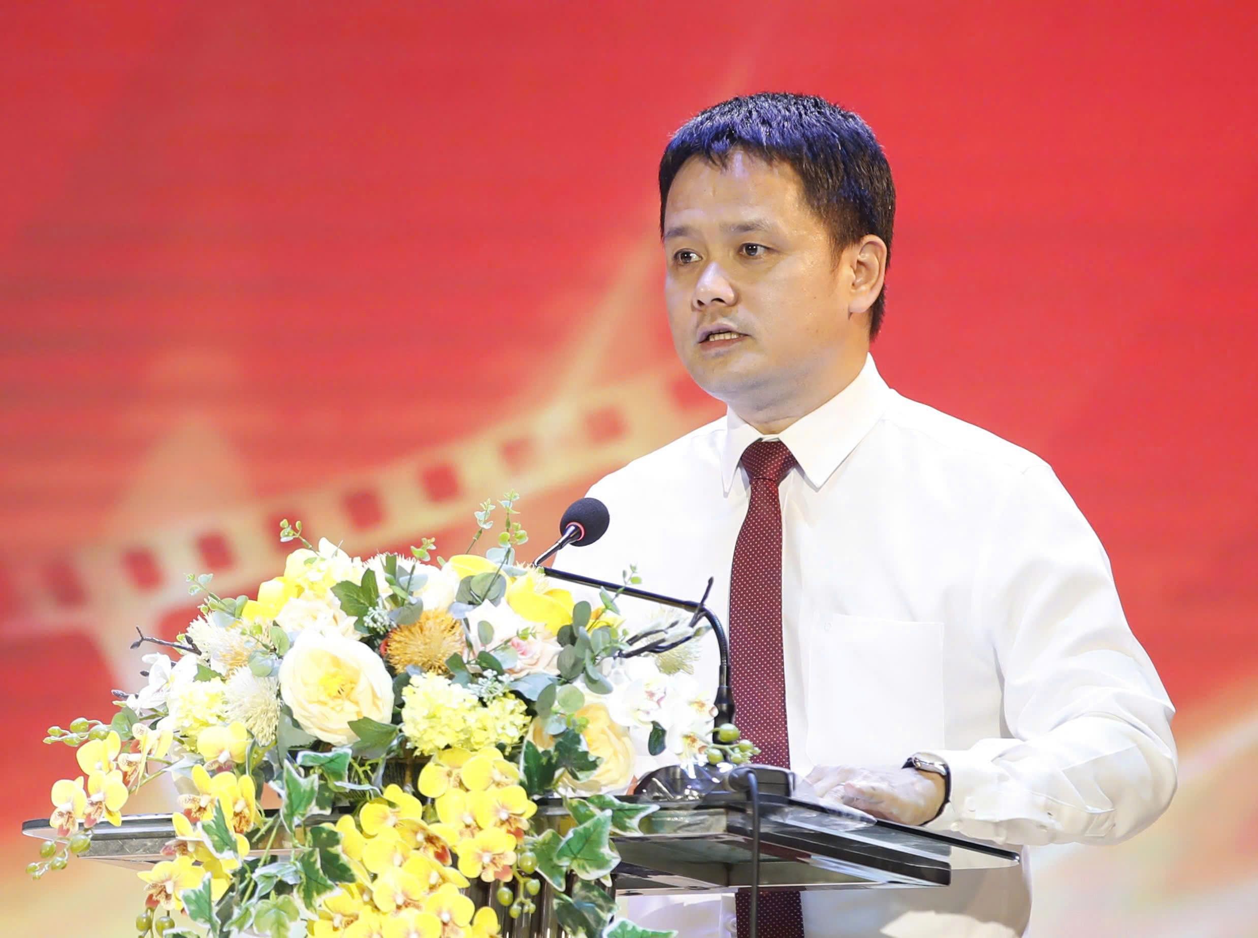 Portrait of Isabel Laurent, Editor in Chief